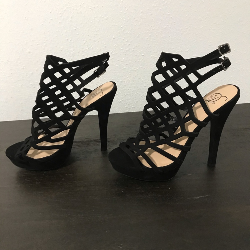 Black heels 😍